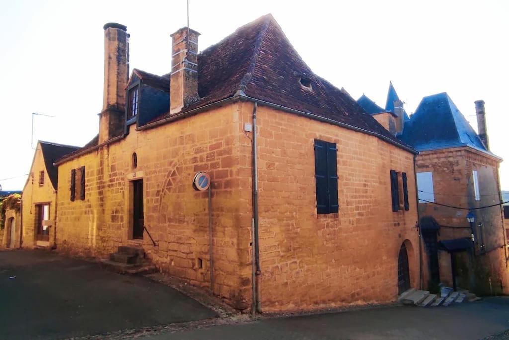 Demeure Du Xiiie-Xive S. Dans La Cite Medievale. Gourdon-en-quercy Exterior photo